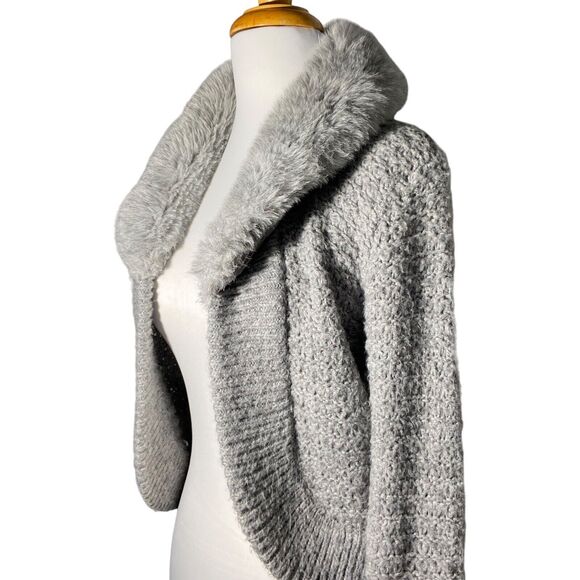 Pandemonium Women's Knit Cropped Grey Cardigan Jacket Size M Faux Fur Collar - Picture 5 of 10
